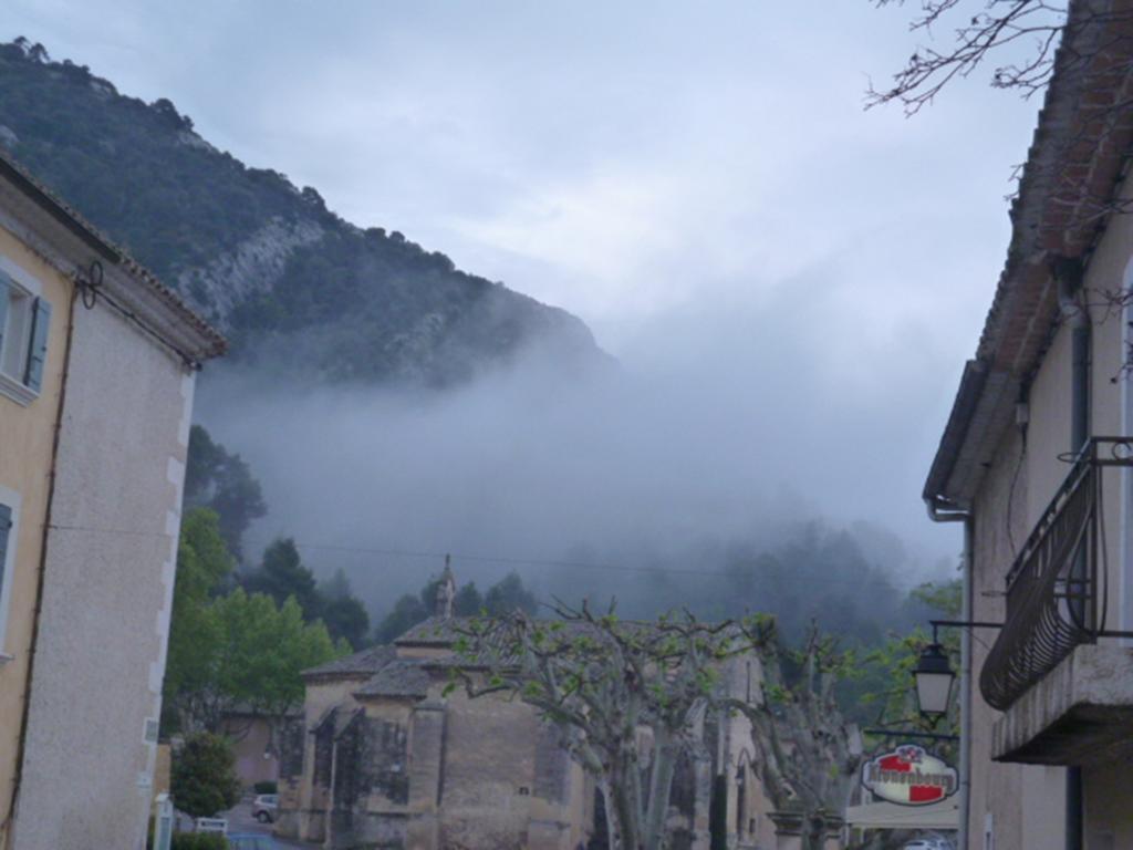Gite Fa Mille Maison Bleu Robion en Luberon Luaran gambar